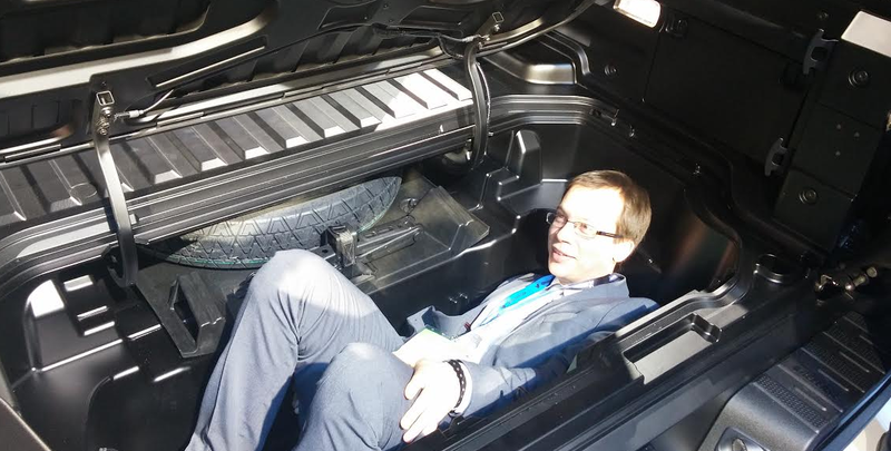 Illustration for article titled A Human Being Can Fit In The 2017 Honda Ridgeline's In-Bed Trunk